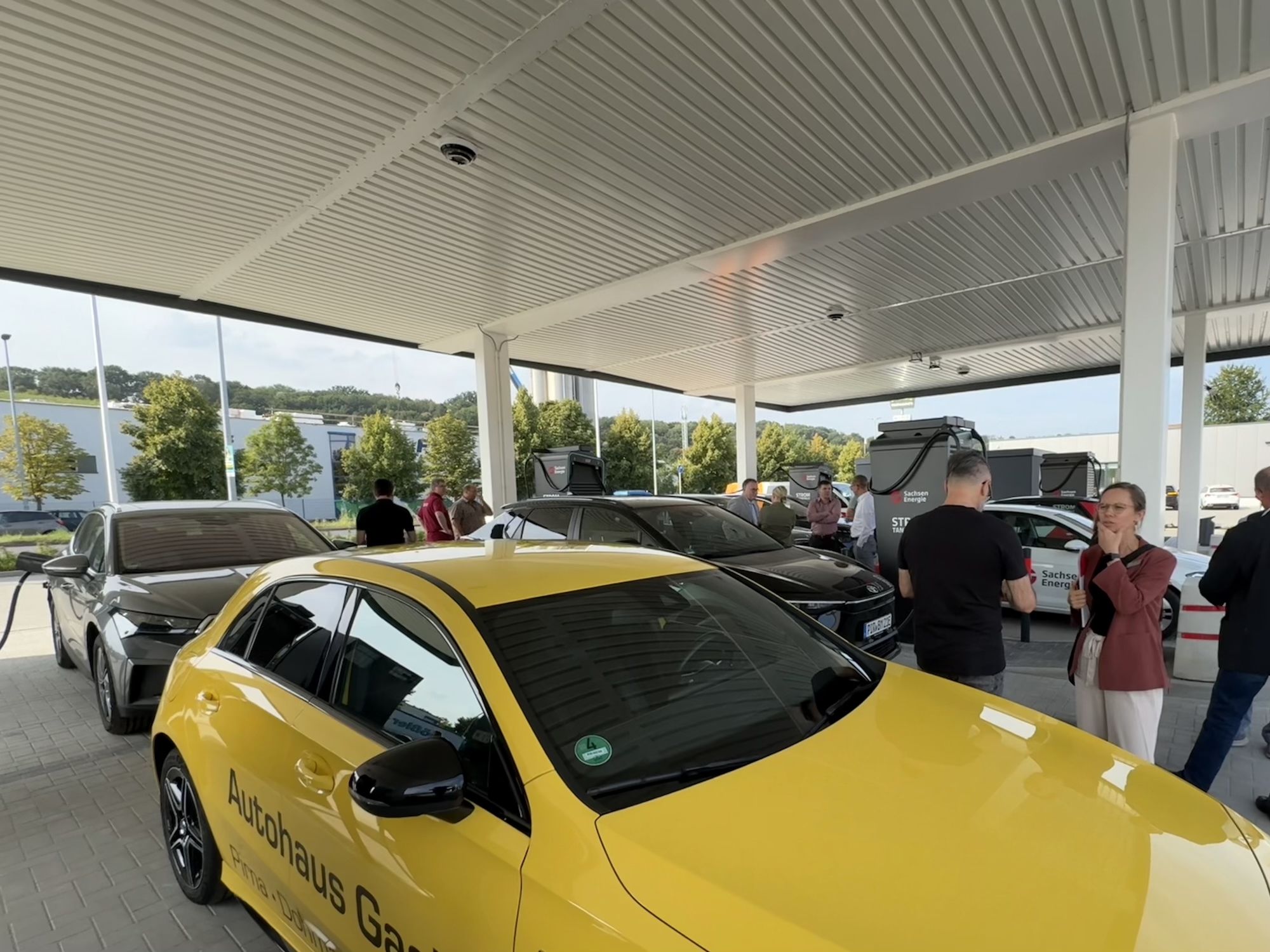 Bis zu 12 Fahrzeuge können zeitgleich aufladen.